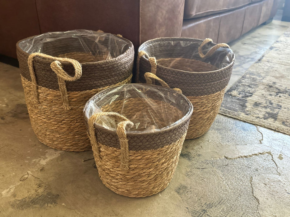 BASKET SET OF 3 WITH BROWN STRIPE FOUR CORNERS