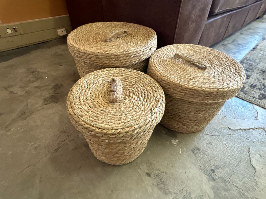 BASKET SET OF 3 WITH LIDS FOUR CORNERS