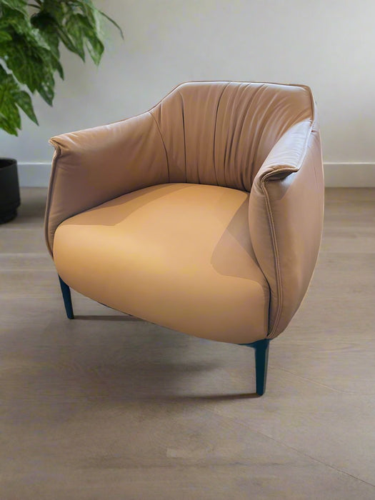 Chair in tan colour full leather