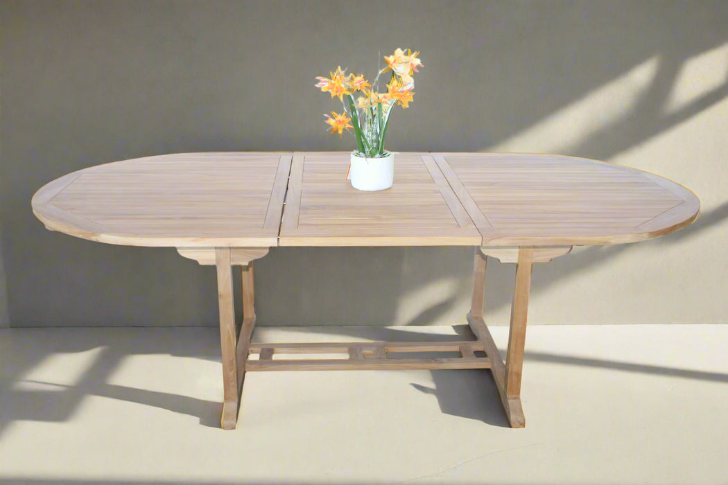 Mali dining table for patio